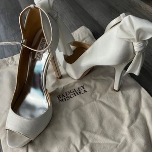Badgley Mischka Satin Peep-toe